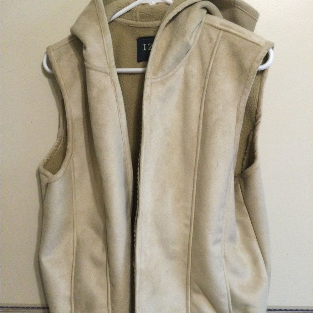 Izod vest - Picture 1 of 2